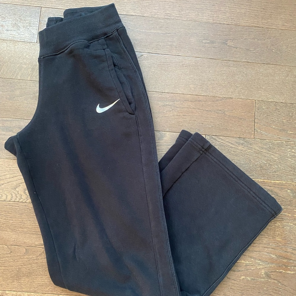 Black Nike sweatpants
